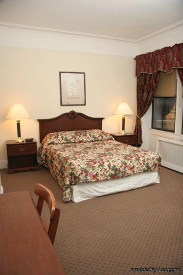 Imperial Court Hotel New York Room photo